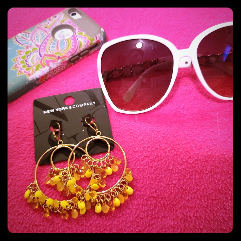 Nice, barely worn Sunglasses with free earrings